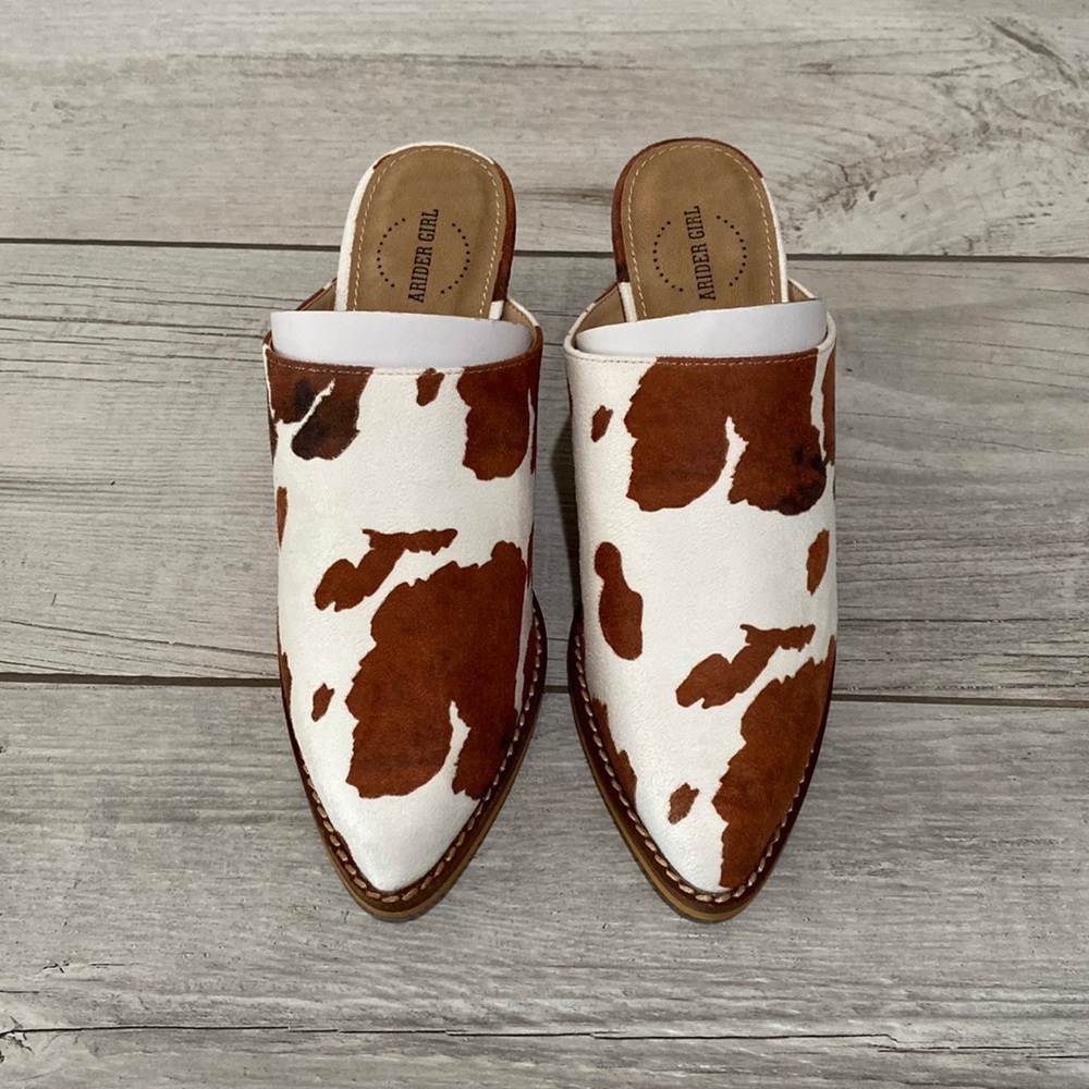 NIB A Rider Girl Cow Print Mules